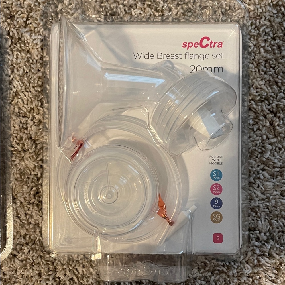 Spectra Wide Breast Flange Set with Bottles - Clear & White - Picture 2 of 7